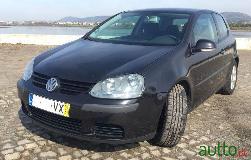 2004' Volkswagen Golf photo #1