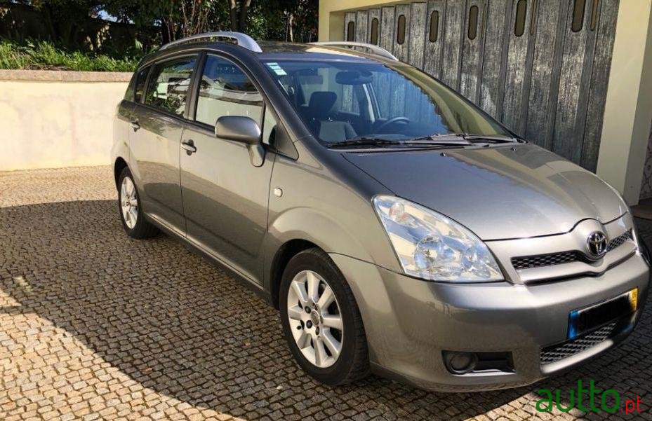 2006' Toyota Verso photo #2