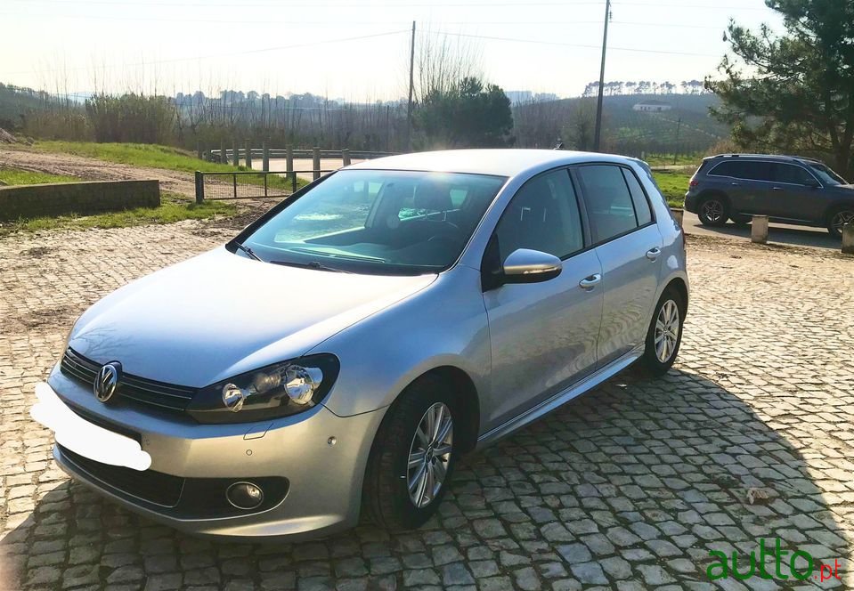 2011' Volkswagen Golf photo #1