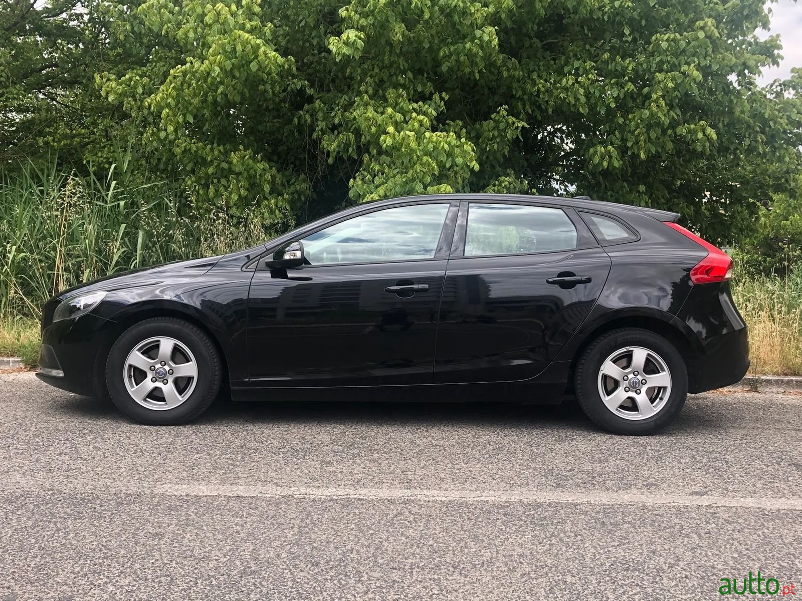 2015' Volvo V40 photo #2