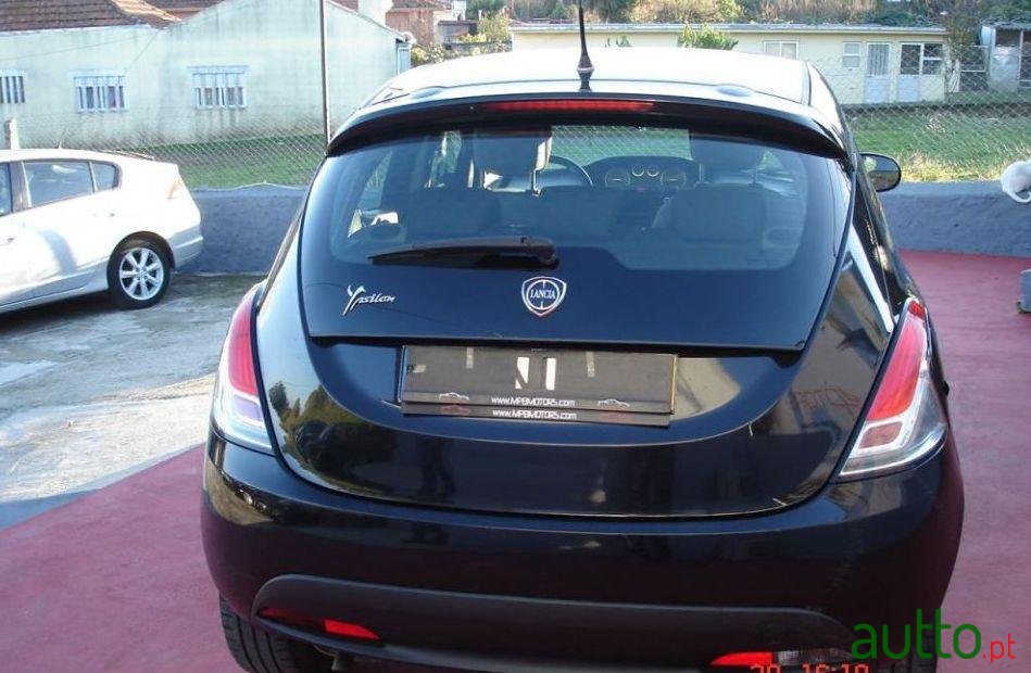 2013' Lancia Ypsilon photo #5