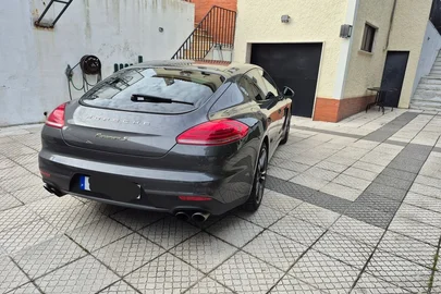 2016' Porsche Panamera S E-Hybrid