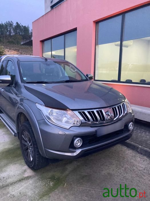 2017' Mitsubishi L200 photo #1