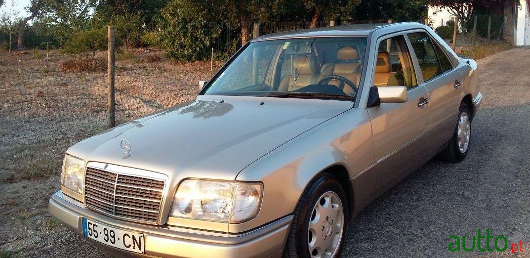 1993' Mercedes-Benz E-200 photo #2