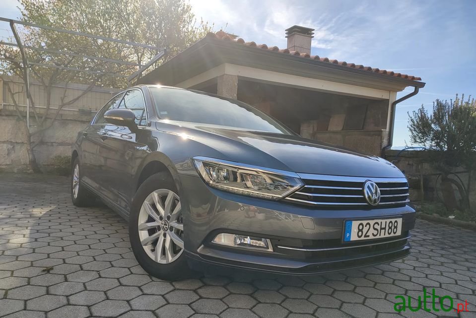 2016' Volkswagen Passat photo #1