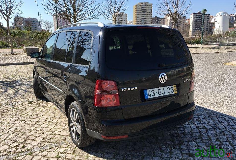 2008' Volkswagen Touran photo #1