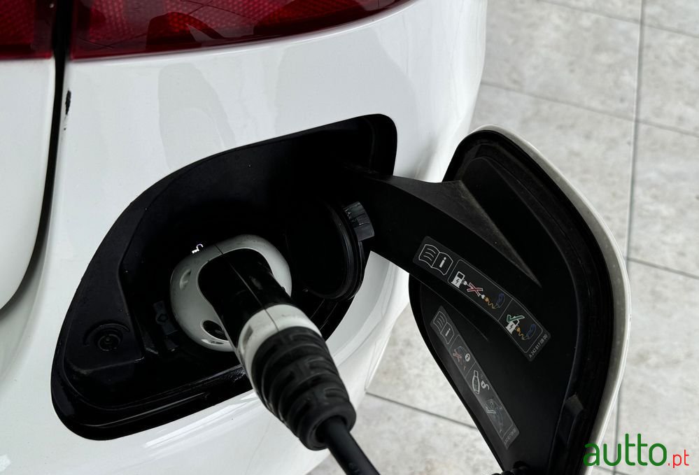 2018' Mercedes-Benz C 350 E photo #6