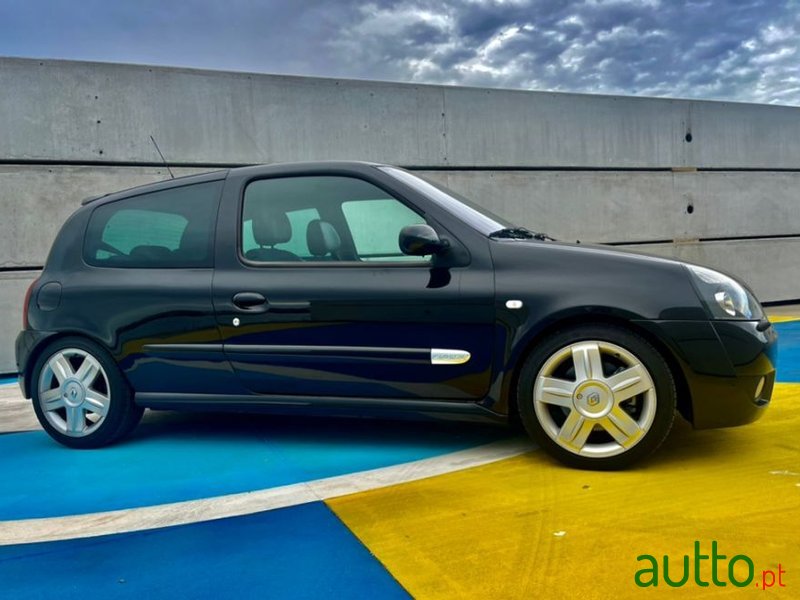 2001' Renault Clio Sport photo #3