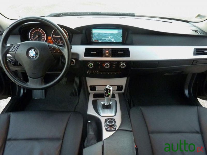 2010' BMW 520 Da Touring Executive photo #3