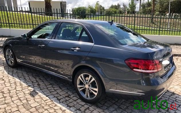 2013' Mercedes-Benz E-300 photo #1