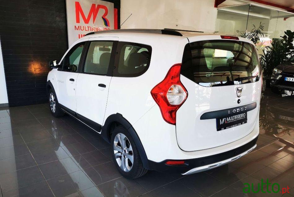 2012' Dacia Lodgy photo #4