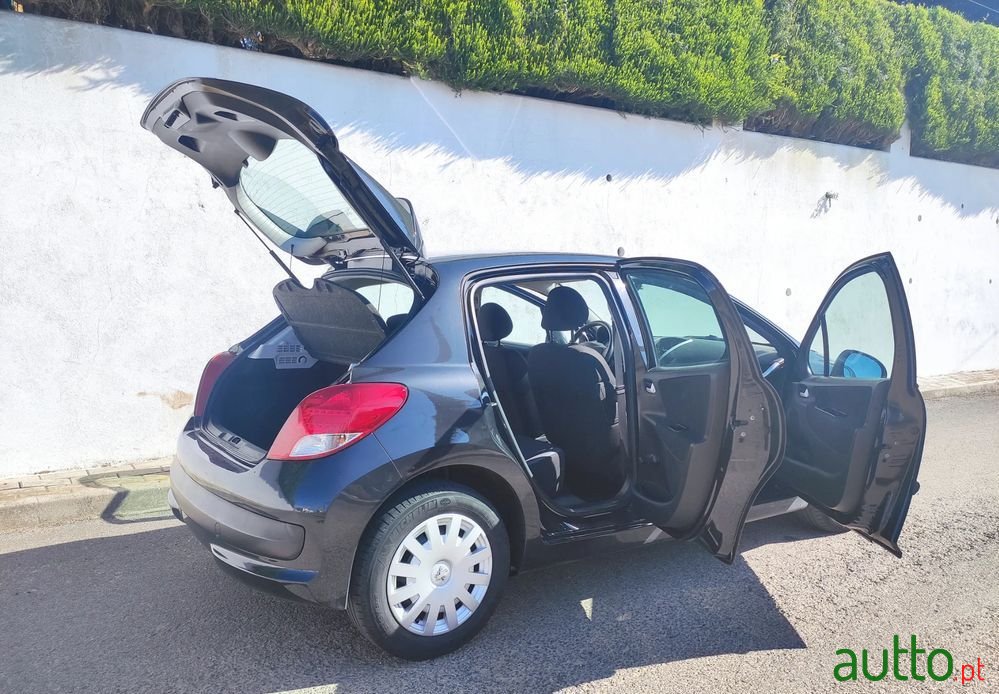 2010' Peugeot 207 photo #5