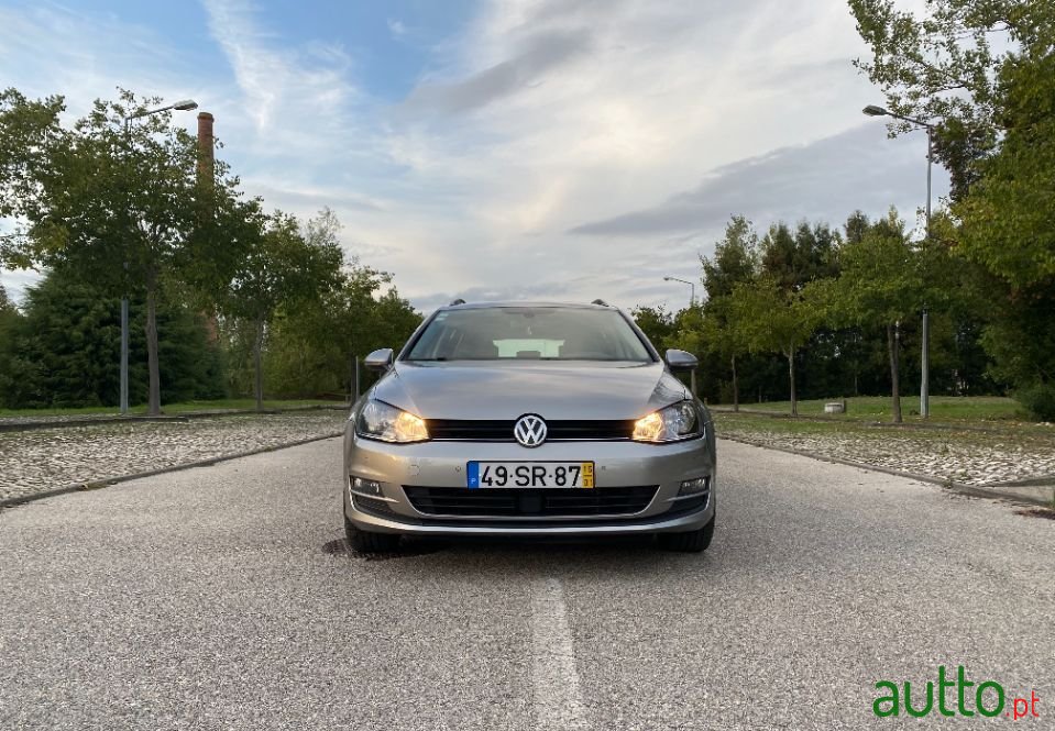 2015' Volkswagen Golf Variant photo #2