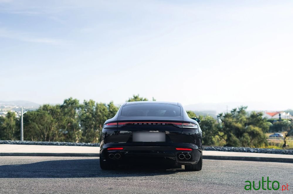 2023' Porsche Panamera 4 E-Hybrid photo #6