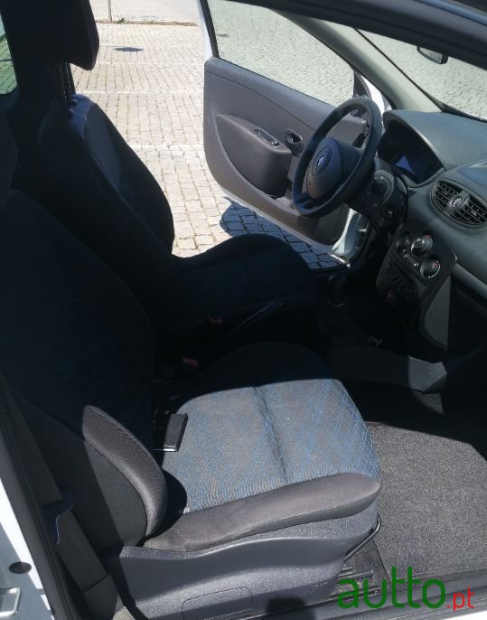 2009' Renault Clio photo #4