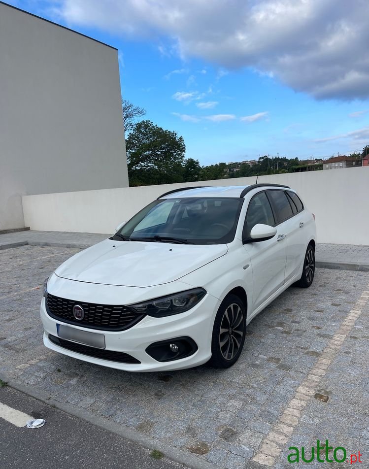2020' Fiat Tipo Station Wagon photo #1