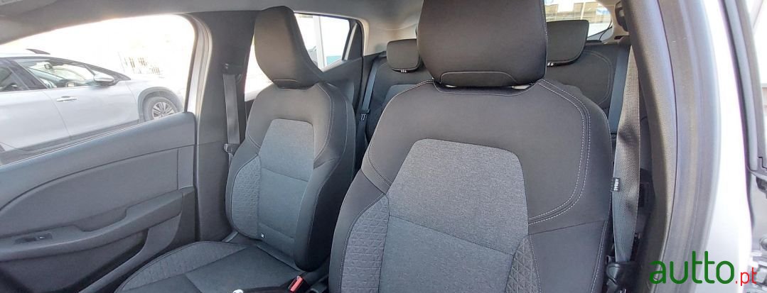 2020' Renault Clio photo #3