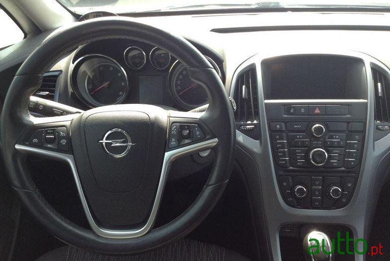 2014' Opel Astra Sports Tourer photo #2