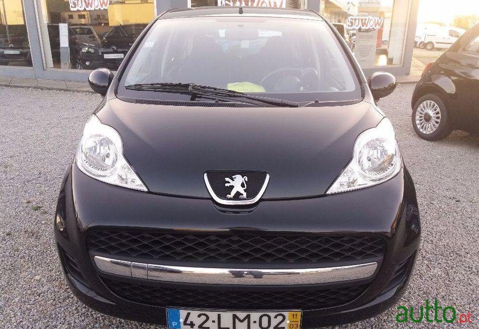 2011' Peugeot 107 photo #2