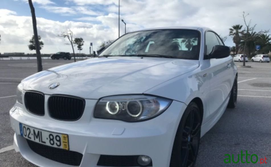 2011' BMW 118 photo #1