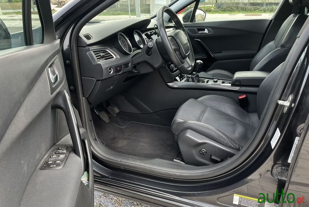 2011' Peugeot 508 Sw photo #5