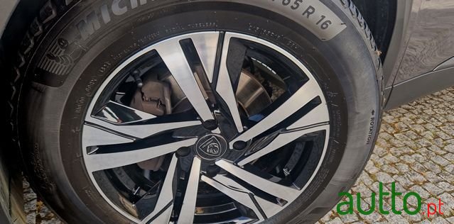 2023' Peugeot 2008 photo #6
