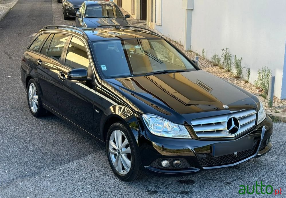 2012' Mercedes-Benz Classe C photo #2