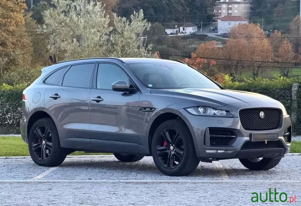 2016' Jaguar F-Pace photo #4