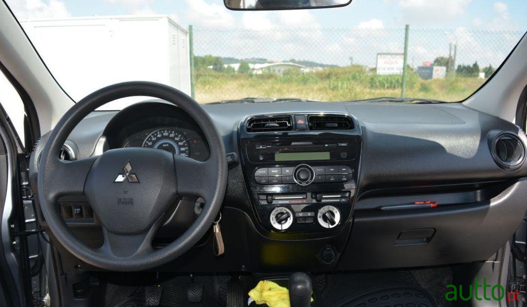 2016' Mitsubishi Space Star photo #1