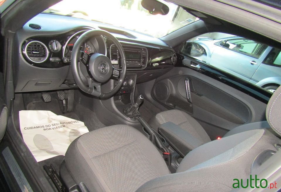 2012' Volkswagen New Beetle photo #6