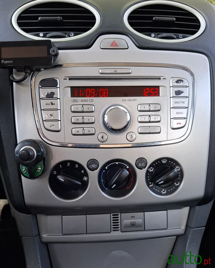 2009' Ford Focus Sw photo #6