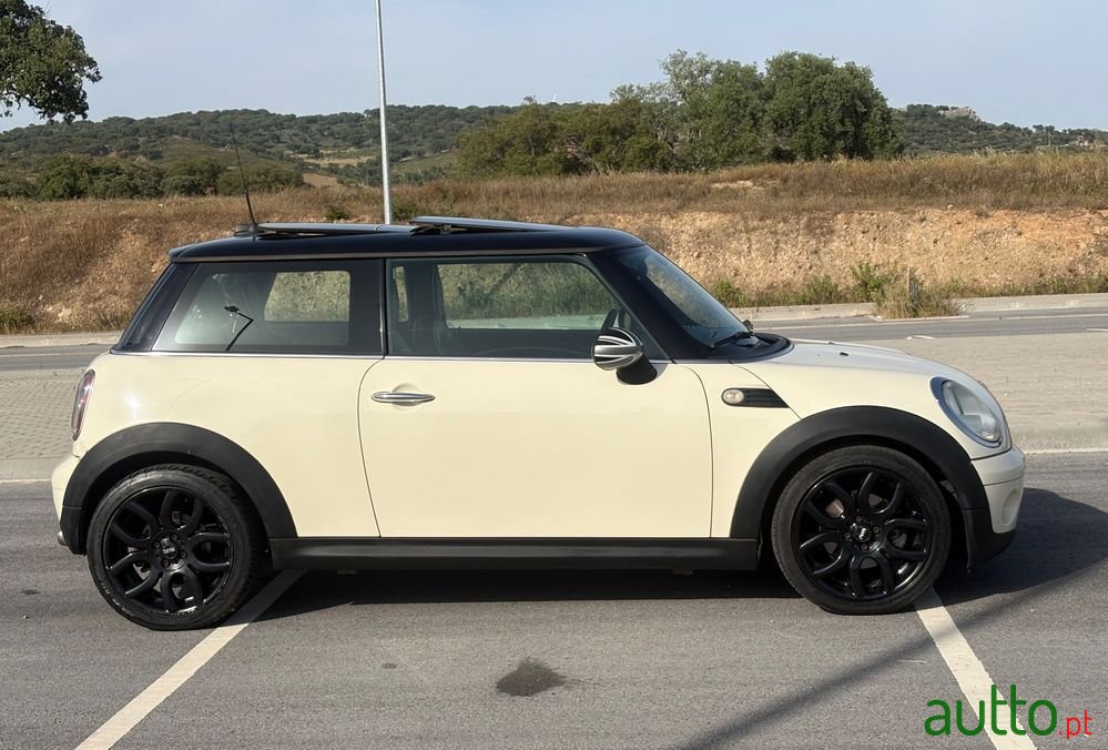 2010' MINI Cooper photo #6