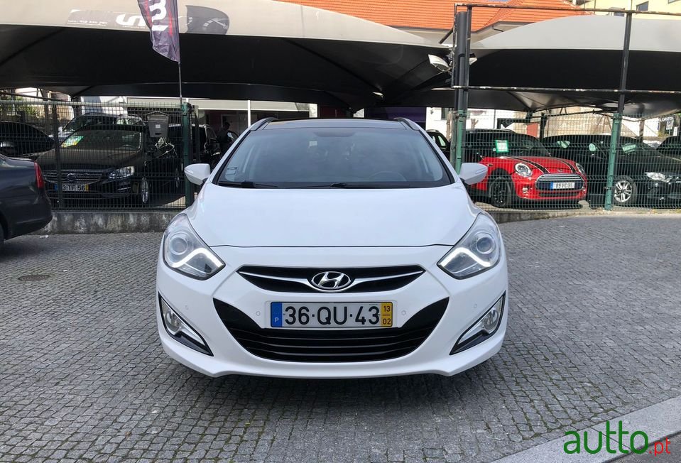 2013' Hyundai i40 Sw photo #2