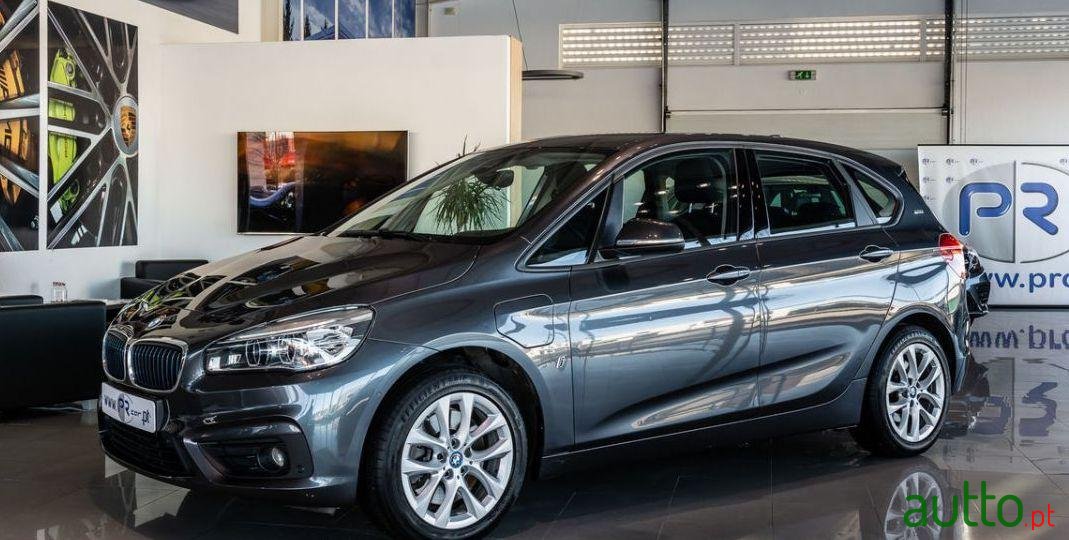2017' BMW 225Xe Active Tourer photo #1