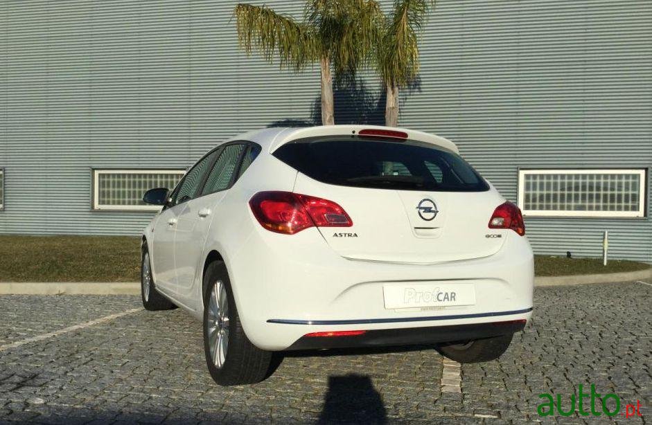 2014' Opel Astra 1.6 Cdti Cosmo S/S photo #2