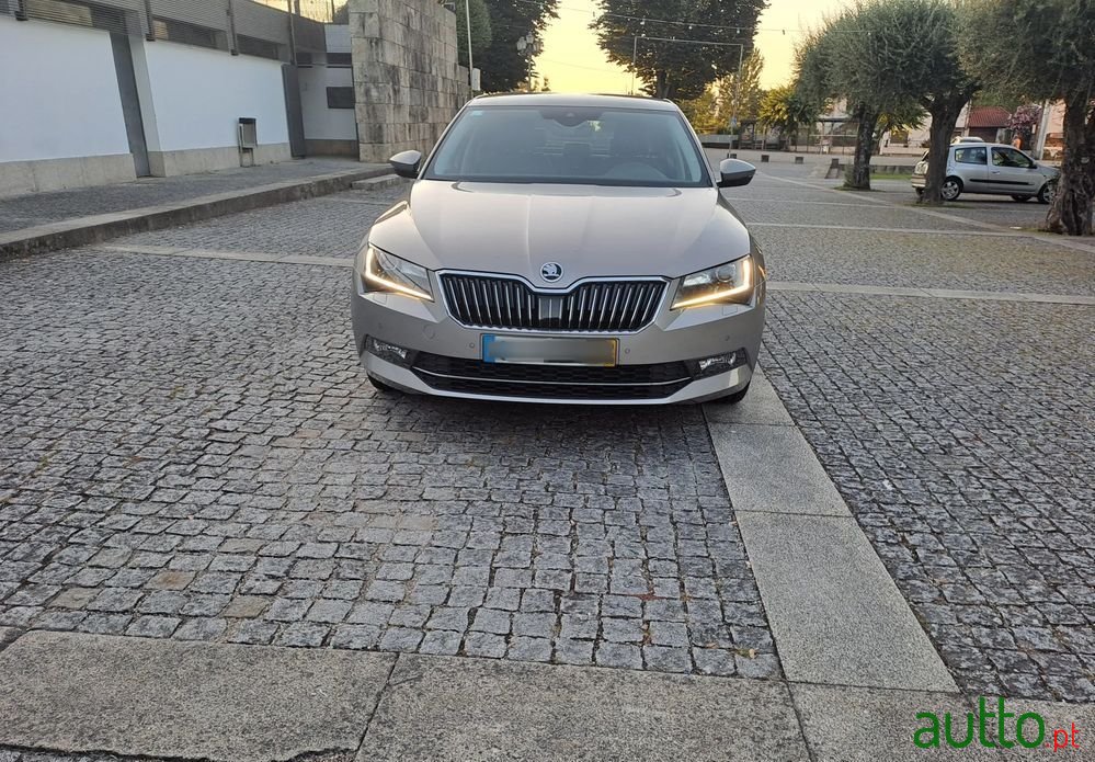 2019' Skoda Superb 1.6 Tdi Style photo #1