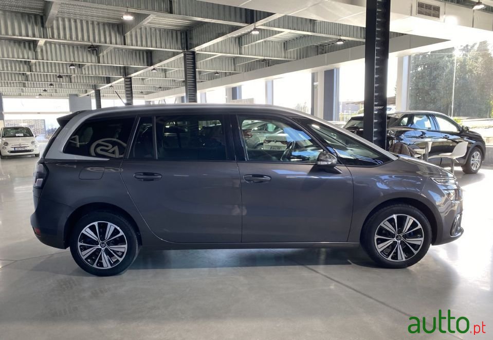 2019' Citroen C4 Spacetourer photo #5