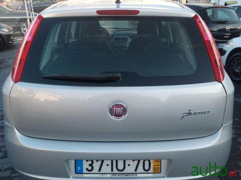 2010' Fiat Grande-Punto Easy photo #1