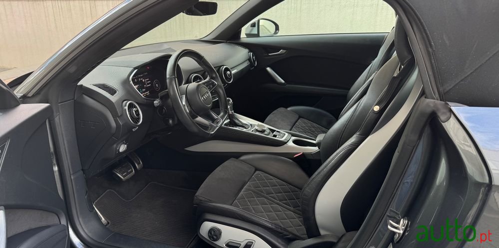 2015' Audi TT Roadster photo #6