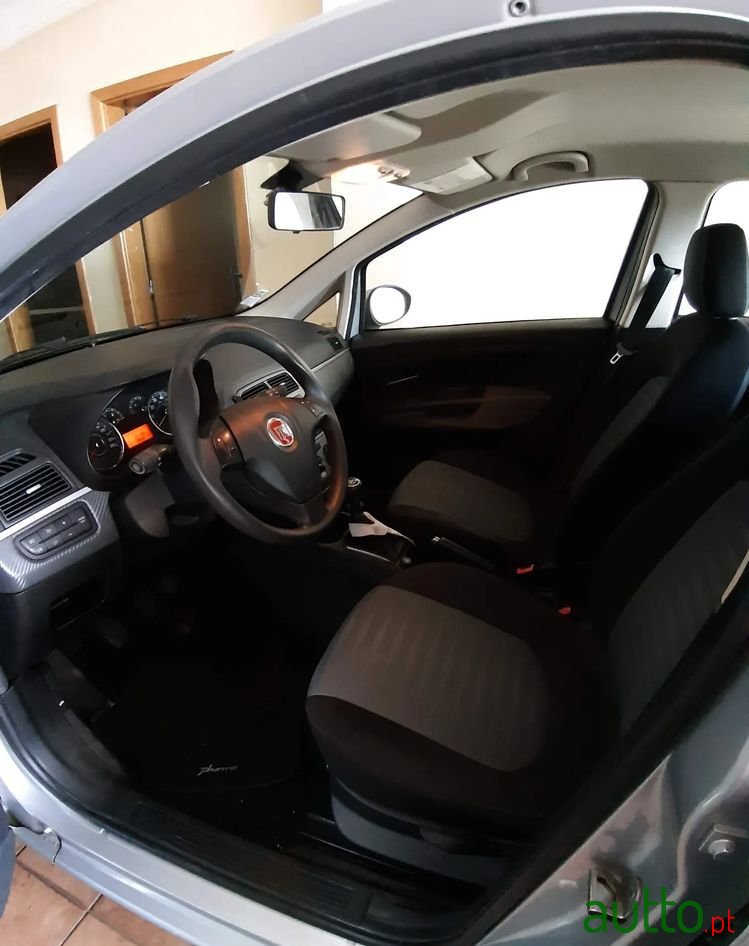 2009' Fiat Grande Punto photo #4