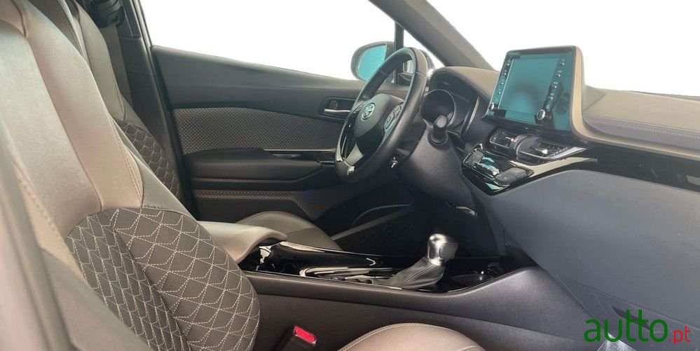 2022' Toyota C-HR photo #6