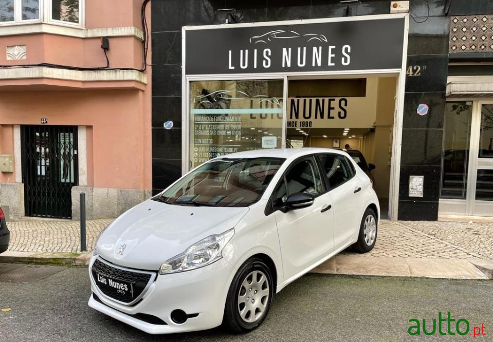 2013' Peugeot 208 photo #1