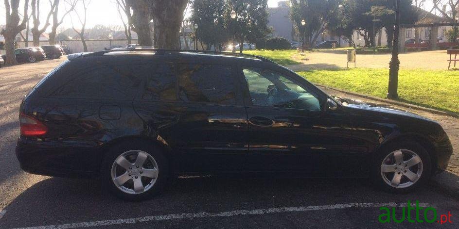 2009' Mercedes-Benz E-200 Cdi Classic Aut photo #2