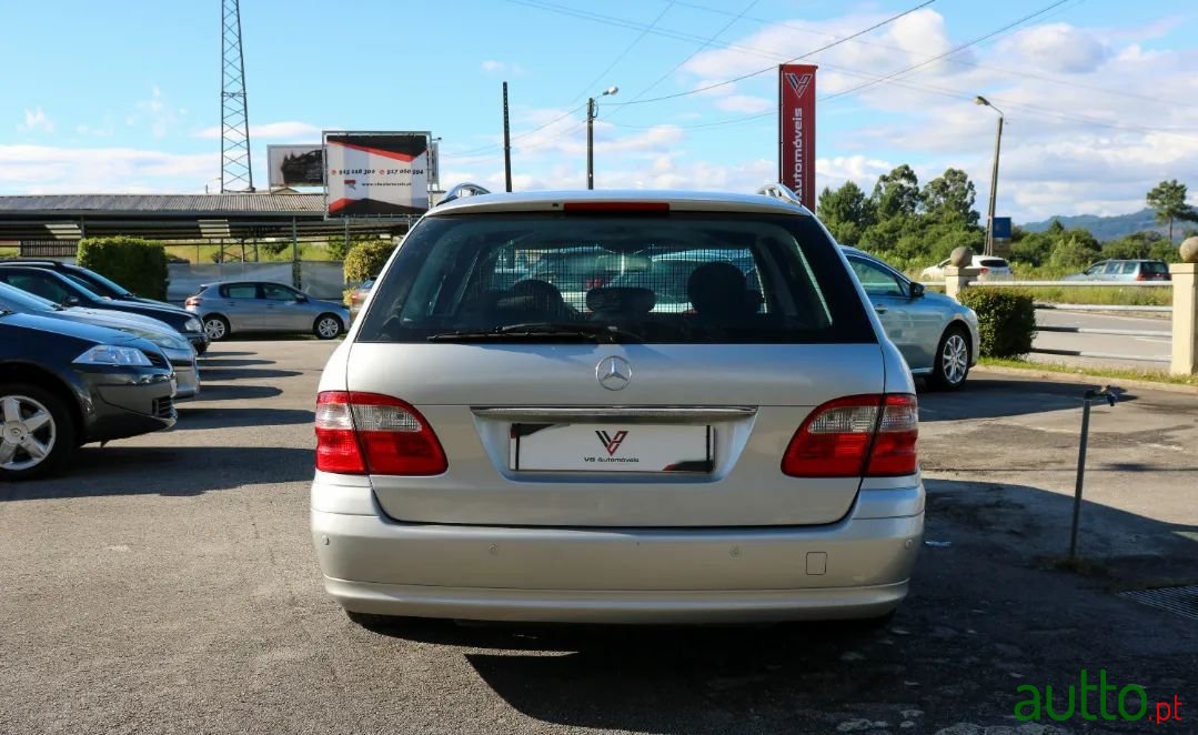2004' Mercedes-Benz E-220 photo #5