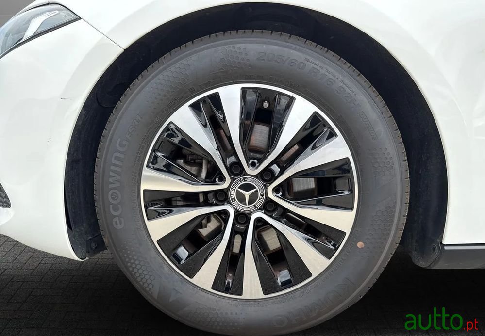 2024' Mercedes-Benz Classe A Standard photo #5