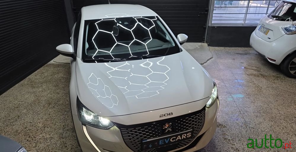 2020' Peugeot e-208 photo #5