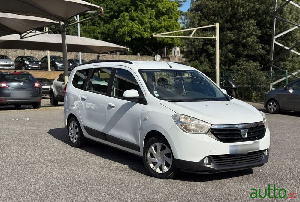 2013' Dacia Lodgy photo #1