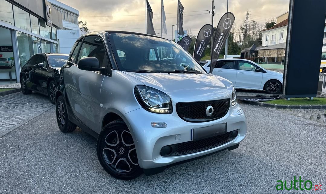 2019' Smart Fortwo photo #2
