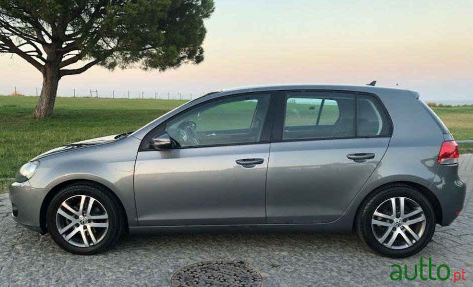 2008' Volkswagen Golf photo #1