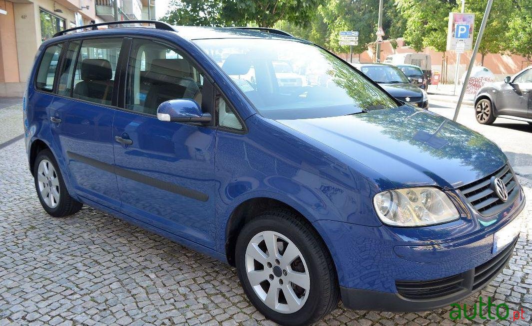 2004' Volkswagen Touran 1.9 Tdi photo #2
